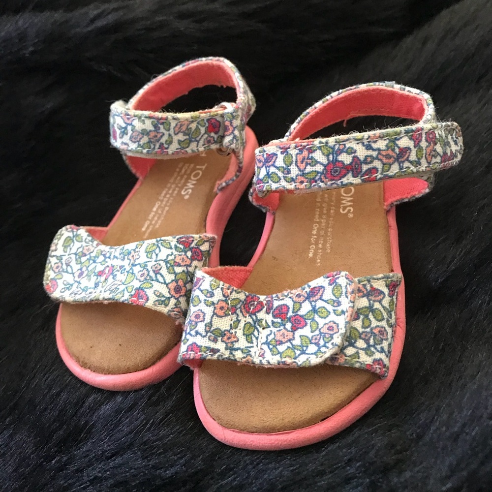 TOMS baby sandals | Size 3 | Fits best 5-12 months